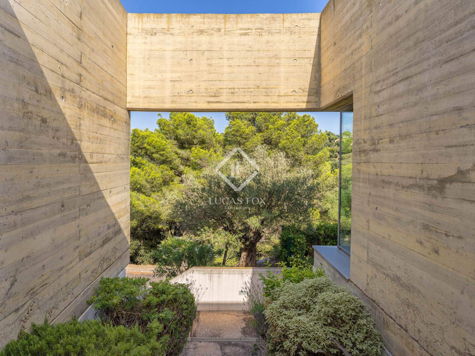 8 bedroom Villa for sale in Sa Riera with pool garage - € 1,850,000 (Ref: 9146209)