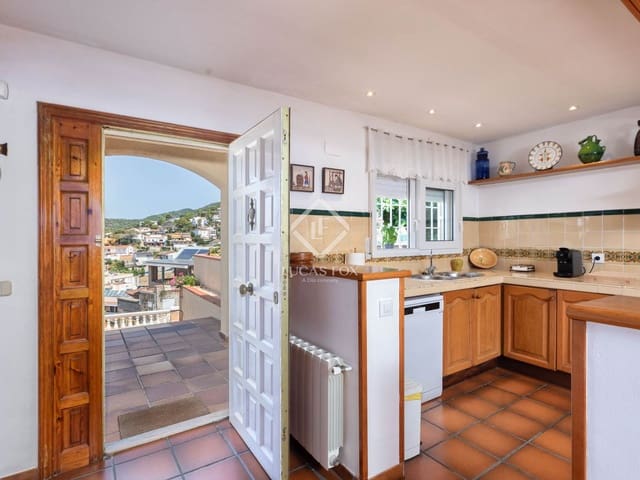 5 bedroom Villa for sale in Tossa de Mar with pool garage - € 735,000 (Ref: 9146502)