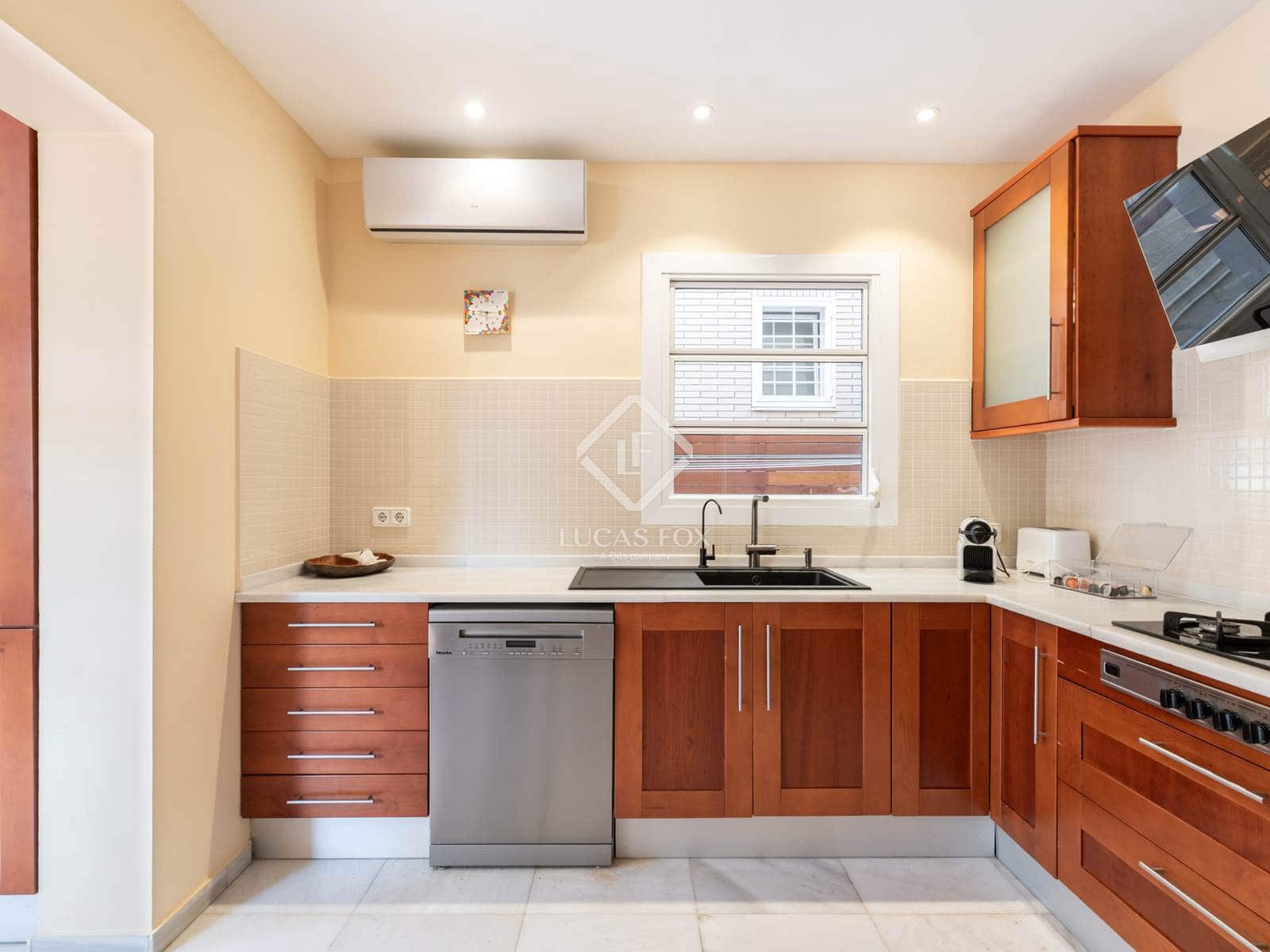 4 sypialnia Willa do wynajęcia w Castelldefels z basenem garażem - 5 500 € (Ref: 9153289)