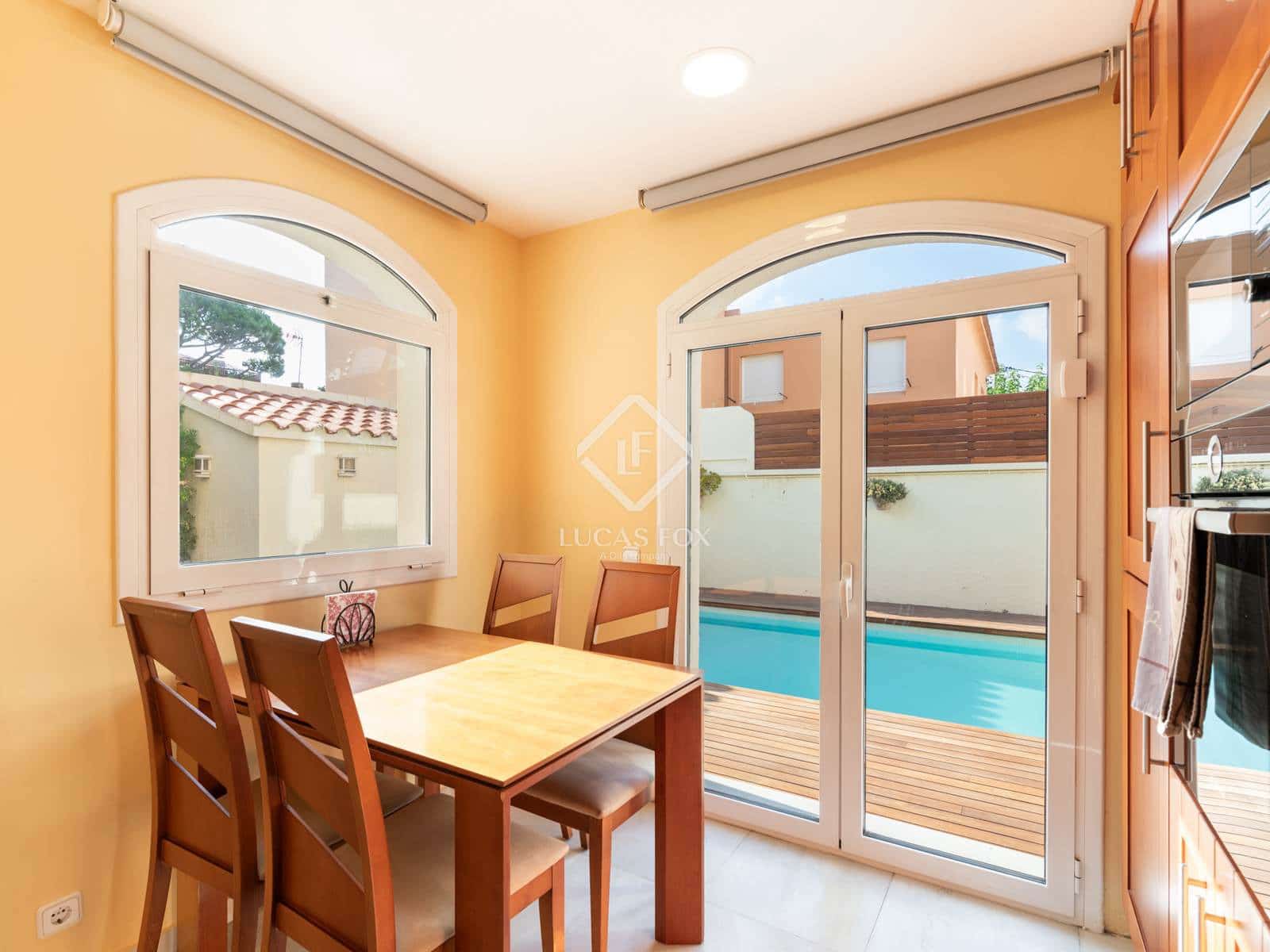 4 sypialnia Willa do wynajęcia w Castelldefels z basenem garażem - 5 500 € (Ref: 9153289)