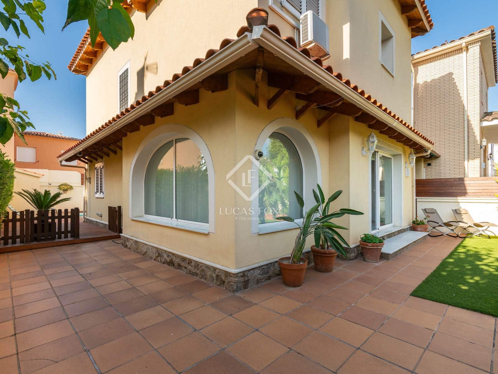 4 sypialnia Willa do wynajęcia w Castelldefels z basenem garażem - 5 500 € (Ref: 9153289)