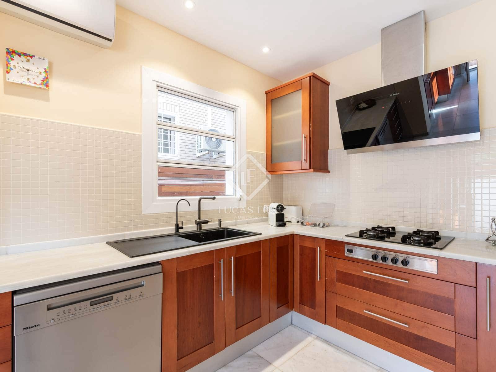 4 sypialnia Willa do wynajęcia w Castelldefels z basenem garażem - 5 500 € (Ref: 9153289)