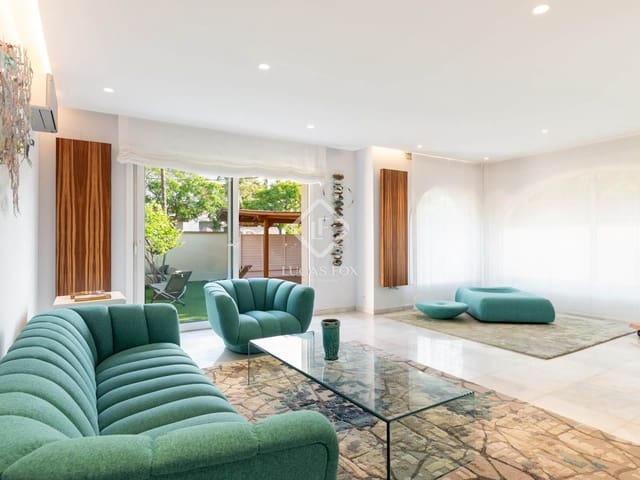 4 bedroom Villa for rent in Castelldefels with pool garage - € 5,500 (Ref: 9153289)