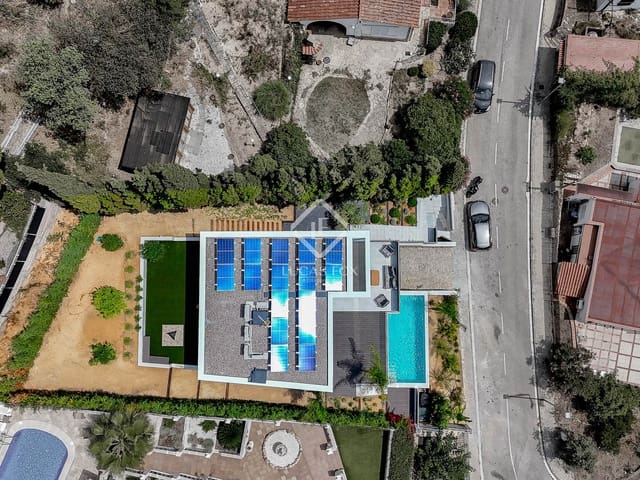 4 soveværelse Villa til salg i Lloret de Mar med swimmingpool garage - € 1.350.000 (Ref: 9156250)