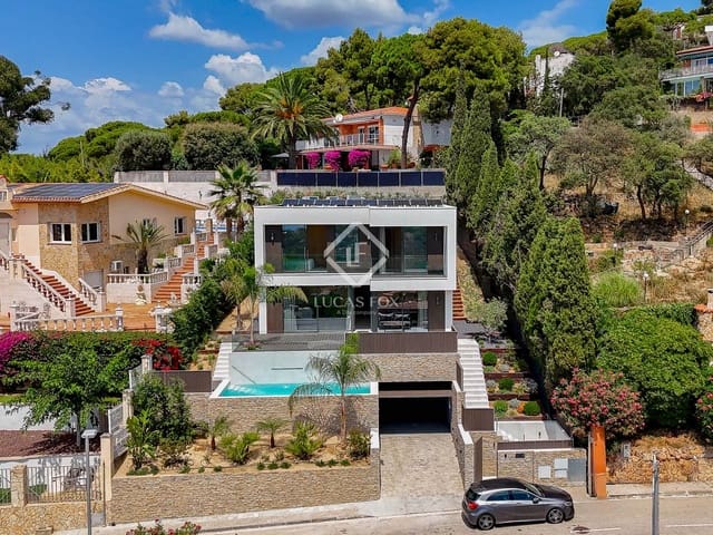 4 soveværelse Villa til salg i Lloret de Mar med swimmingpool garage - € 1.350.000 (Ref: 9156250)