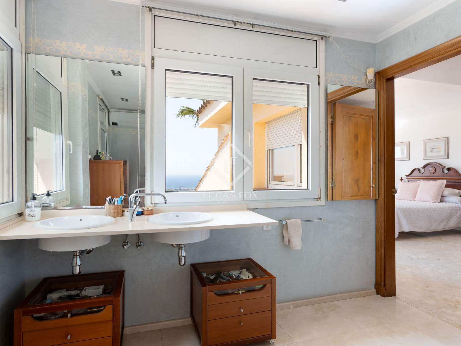 9 soverom Villa til salgs i Badalona med svømmebasseng garasje - € 1 850 000 (Ref: 9158268)