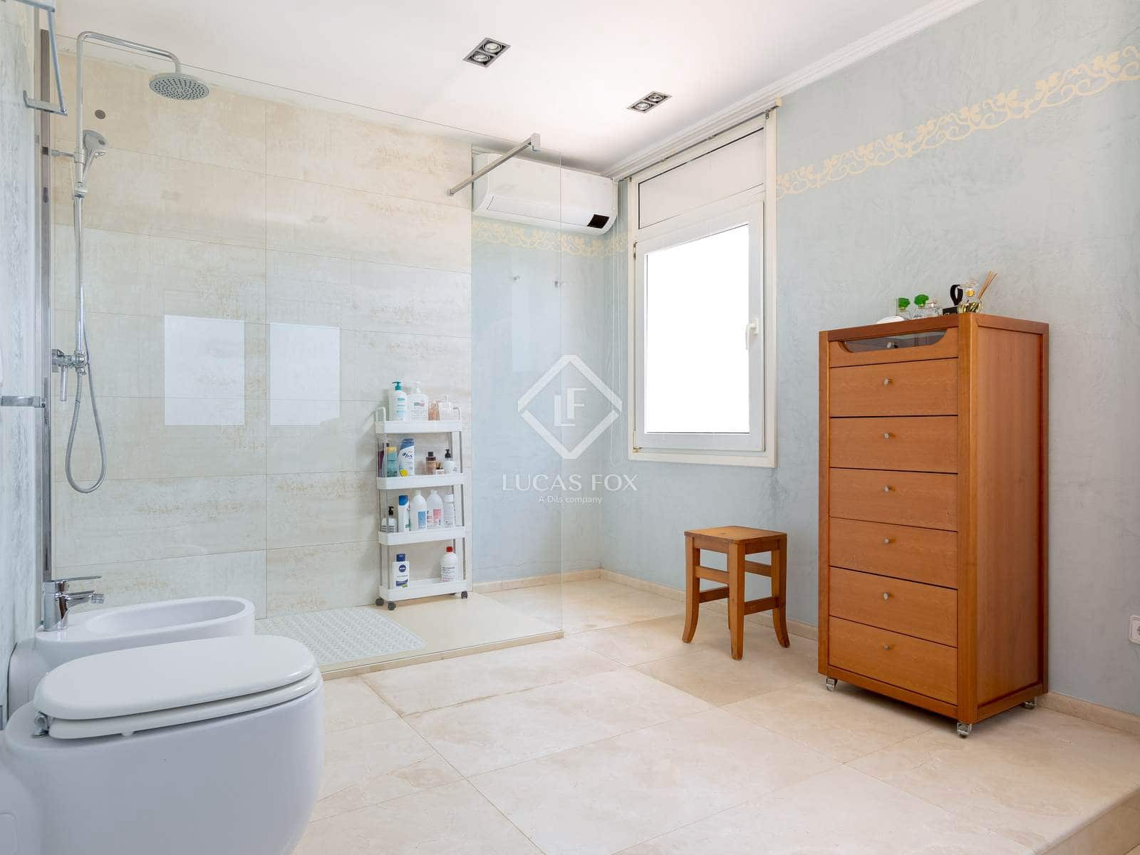 9 soverom Villa til salgs i Badalona med svømmebasseng garasje - € 1 850 000 (Ref: 9158268)