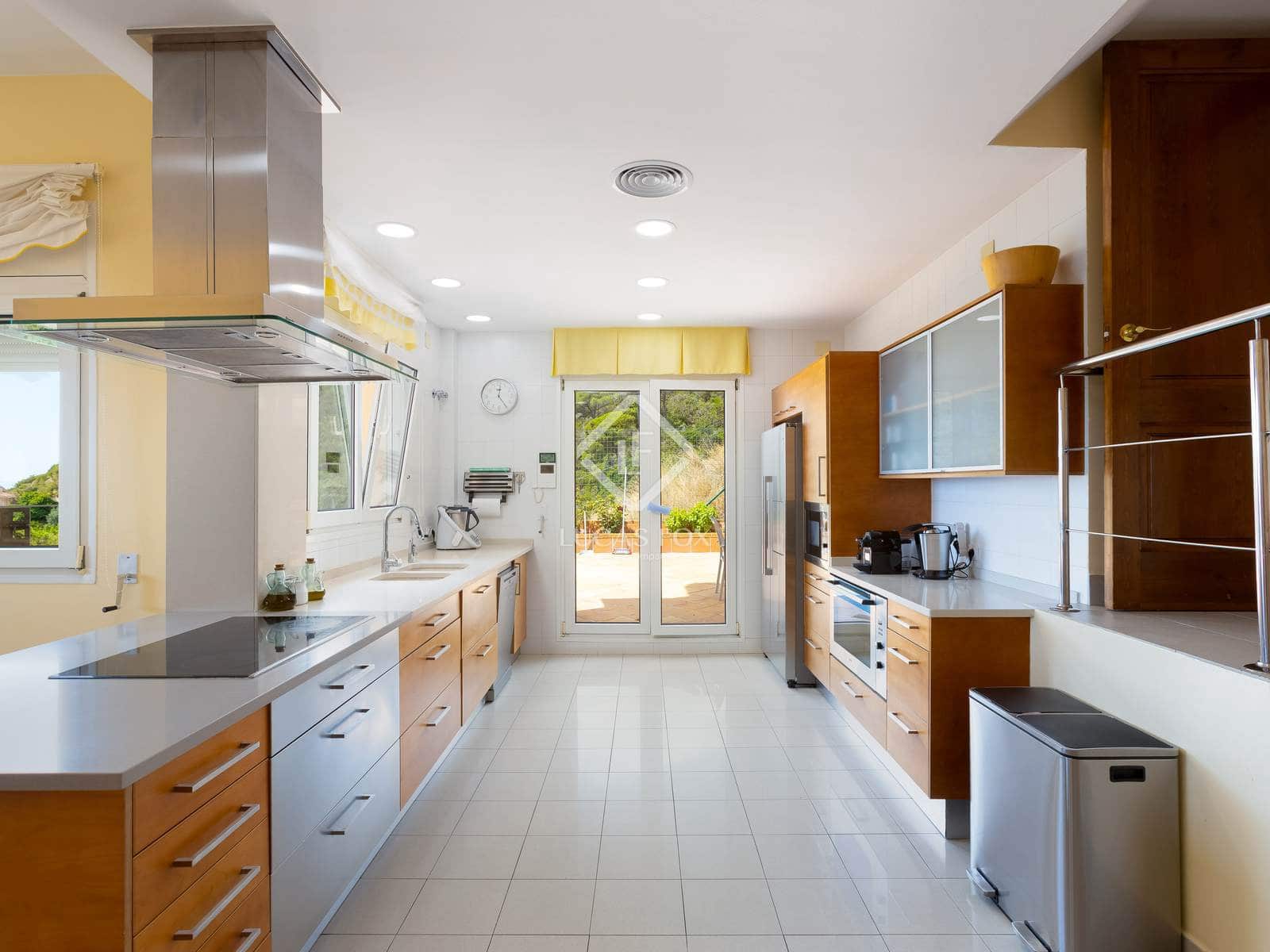 9 soverom Villa til salgs i Badalona med svømmebasseng garasje - € 1 850 000 (Ref: 9158268)