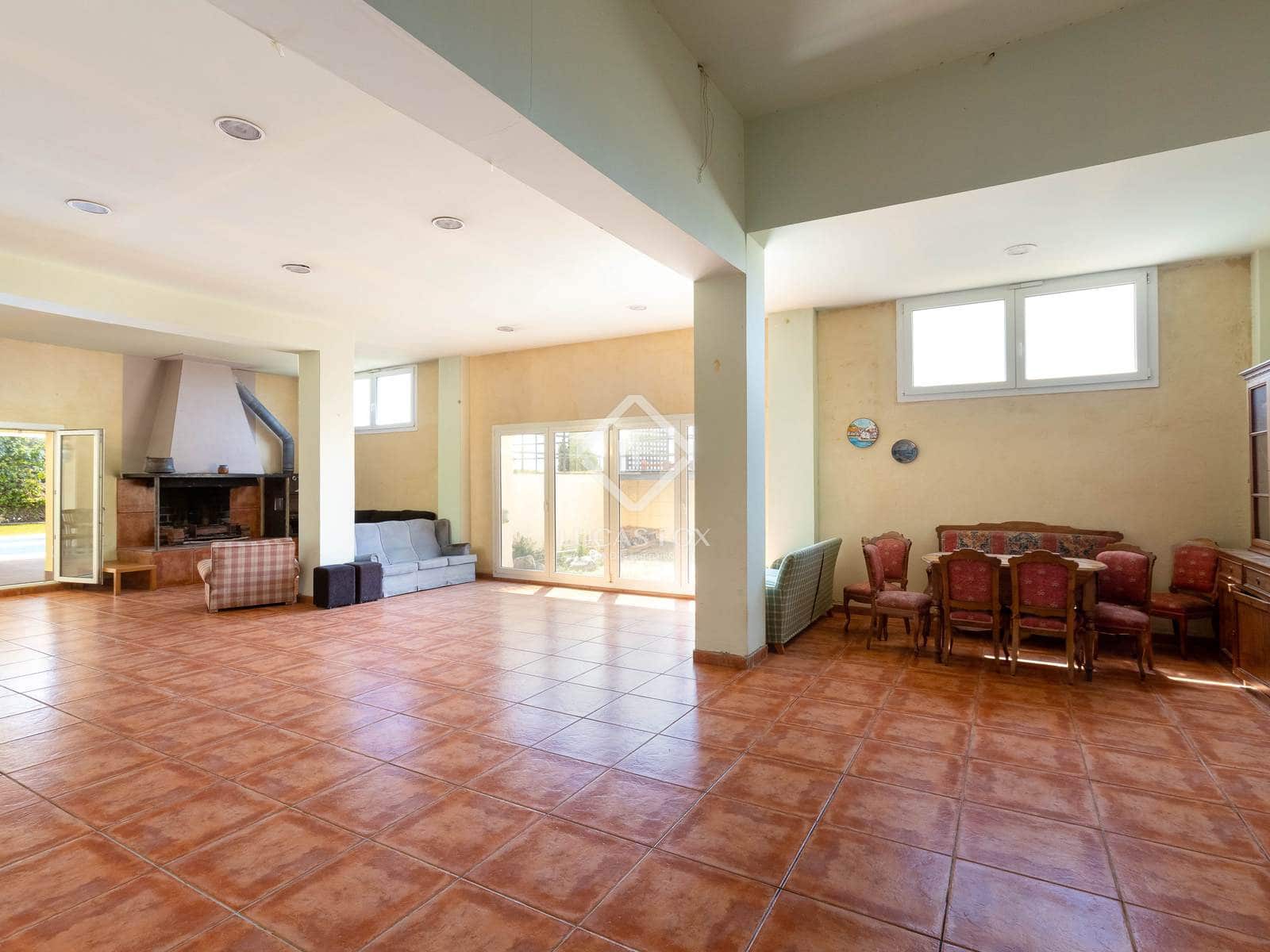 9 soverom Villa til salgs i Badalona med svømmebasseng garasje - € 1 850 000 (Ref: 9158268)