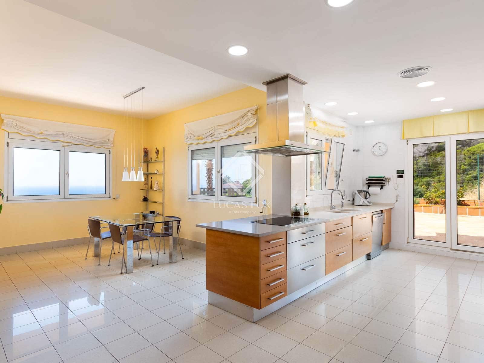 9 soverom Villa til salgs i Badalona med svømmebasseng garasje - € 1 850 000 (Ref: 9158268)