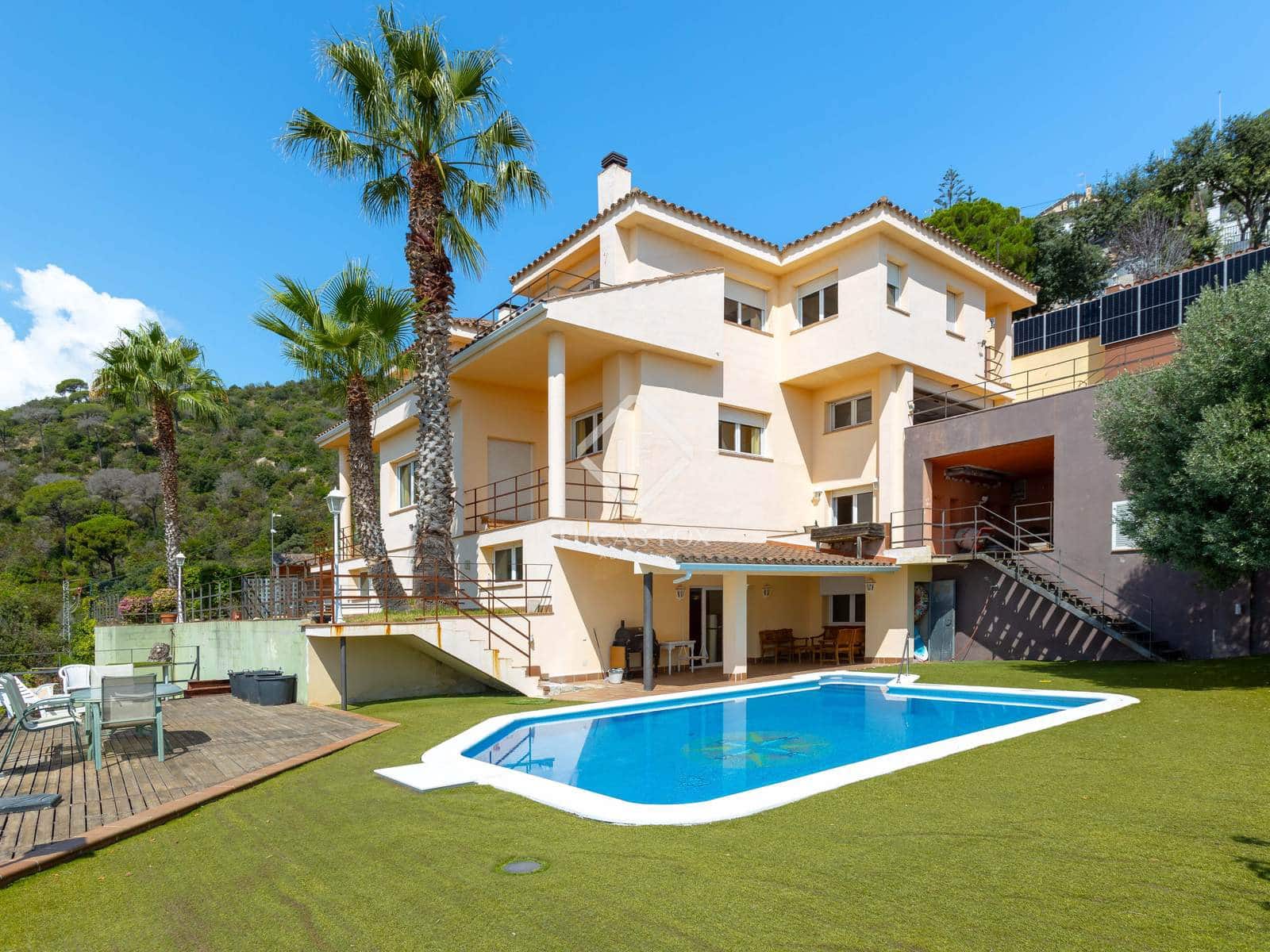 9 soverom Villa til salgs i Badalona med svømmebasseng garasje - € 1 850 000 (Ref: 9158268)