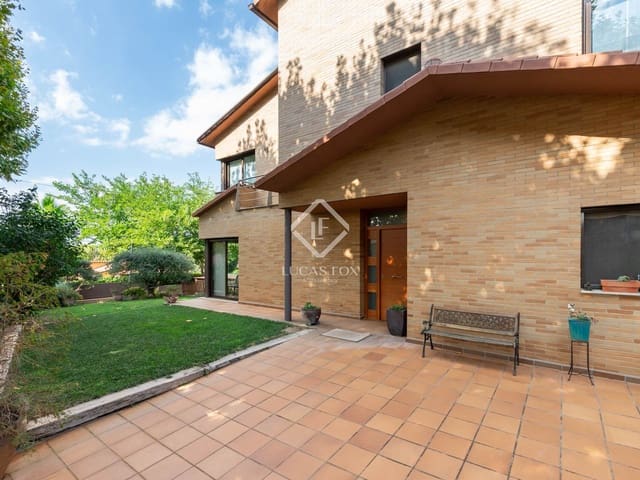 4 Zimmer Villa zu verkaufen in Sant Cugat del Vallès mit Pool Garage - 1.100.000 € (Ref: 9158270)