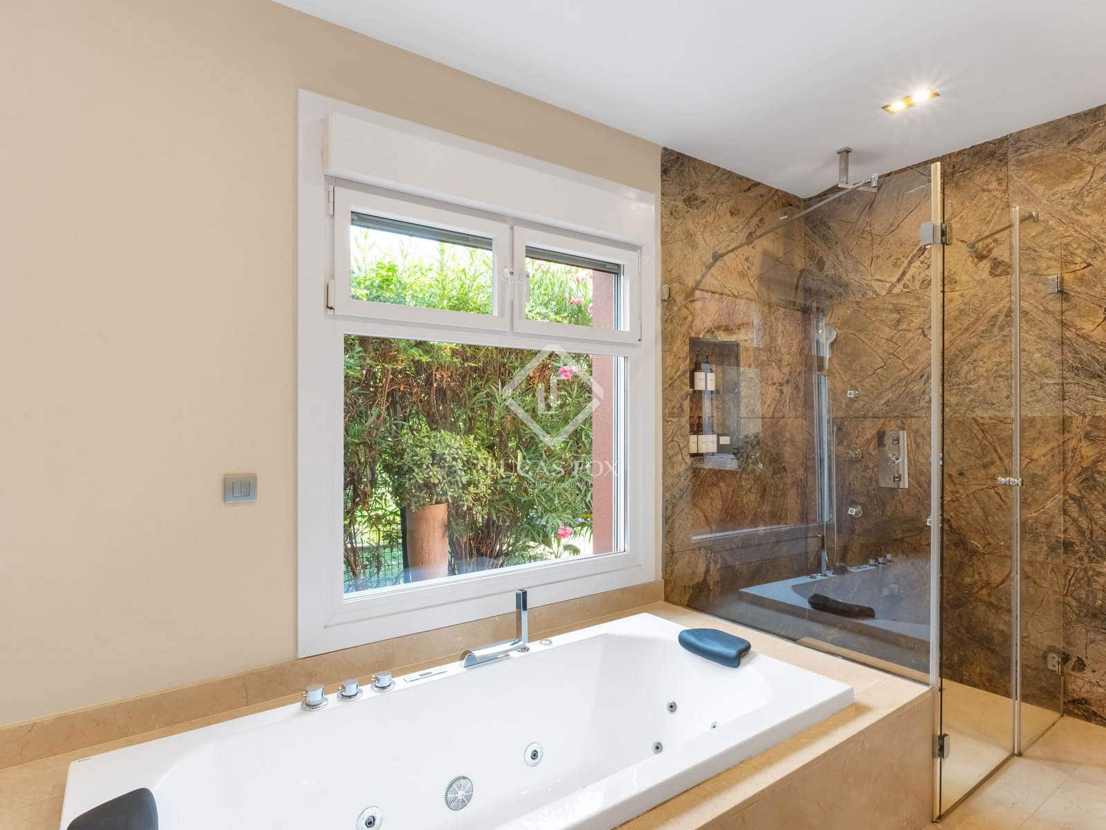 5 slaapkamer Villa te koop in Alicante stad met zwembad garage - € 1.640.000 (Ref: 9158380)