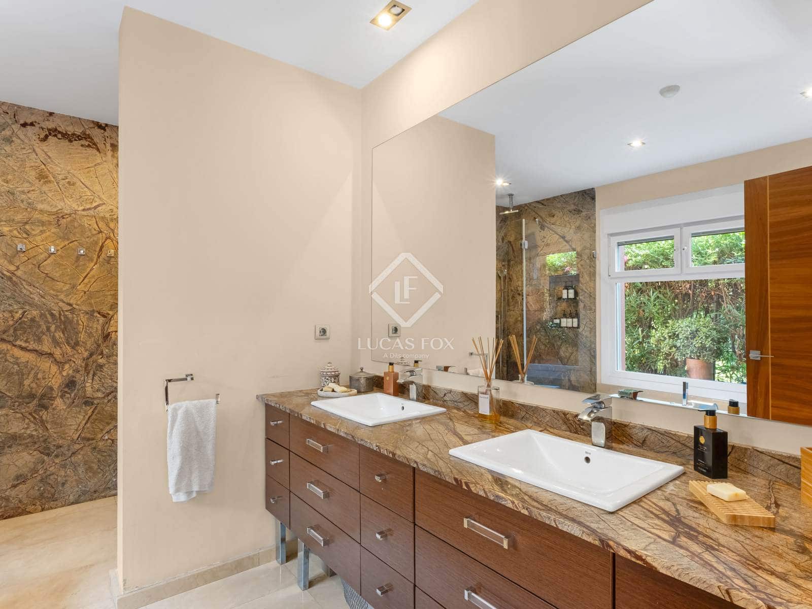 5 slaapkamer Villa te koop in Alicante stad met zwembad garage - € 1.640.000 (Ref: 9158380)