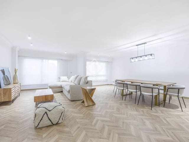 4 bedroom Apartment for rent in Valencia city with garage - € 3,500 (Ref: 9158712)