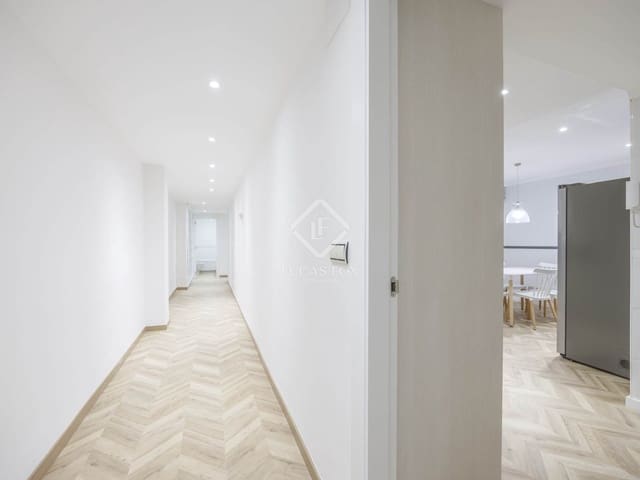 4 bedroom Apartment for rent in Valencia city with garage - € 3,500 (Ref: 9158712)