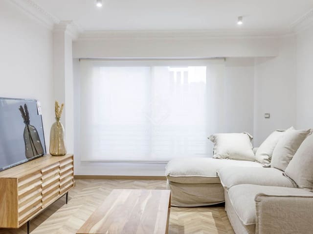 4 bedroom Apartment for rent in Valencia city with garage - € 3,500 (Ref: 9158712)