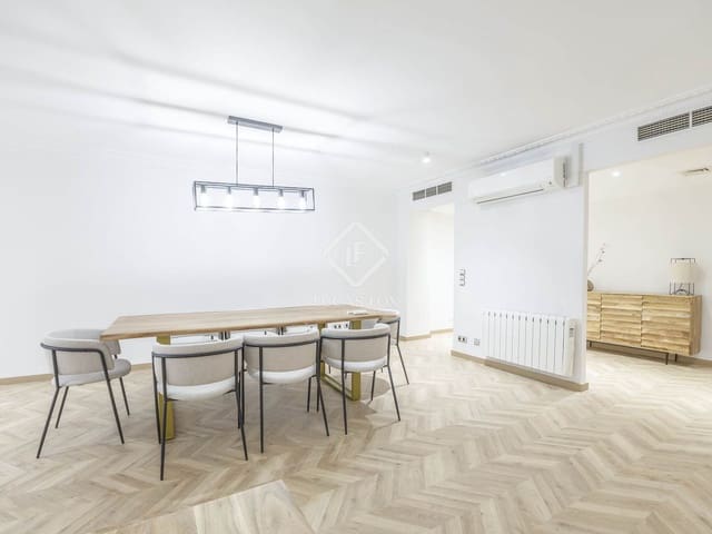 4 bedroom Apartment for rent in Valencia city with garage - € 3,500 (Ref: 9158712)