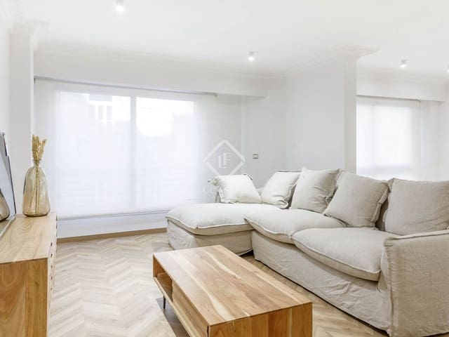 4 bedroom Apartment for rent in Valencia city with garage - € 3,500 (Ref: 9158712)