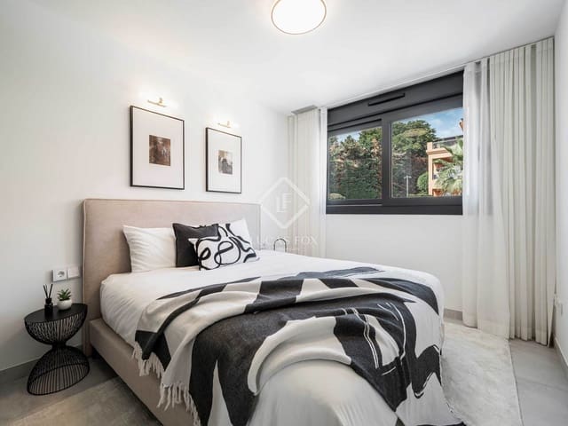 2 chambre Penthouse à vendre à Estepona avec piscine garage - 960 000 € (Ref: 9159071)