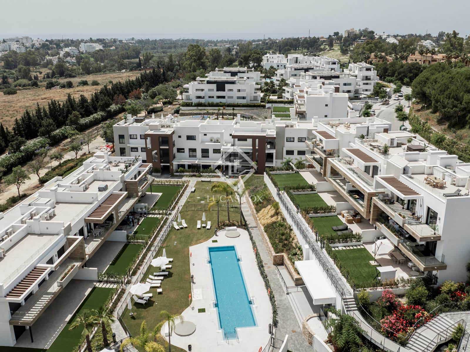 2 chambre Penthouse à vendre à Estepona avec piscine garage - 960 000 € (Ref: 9159071)