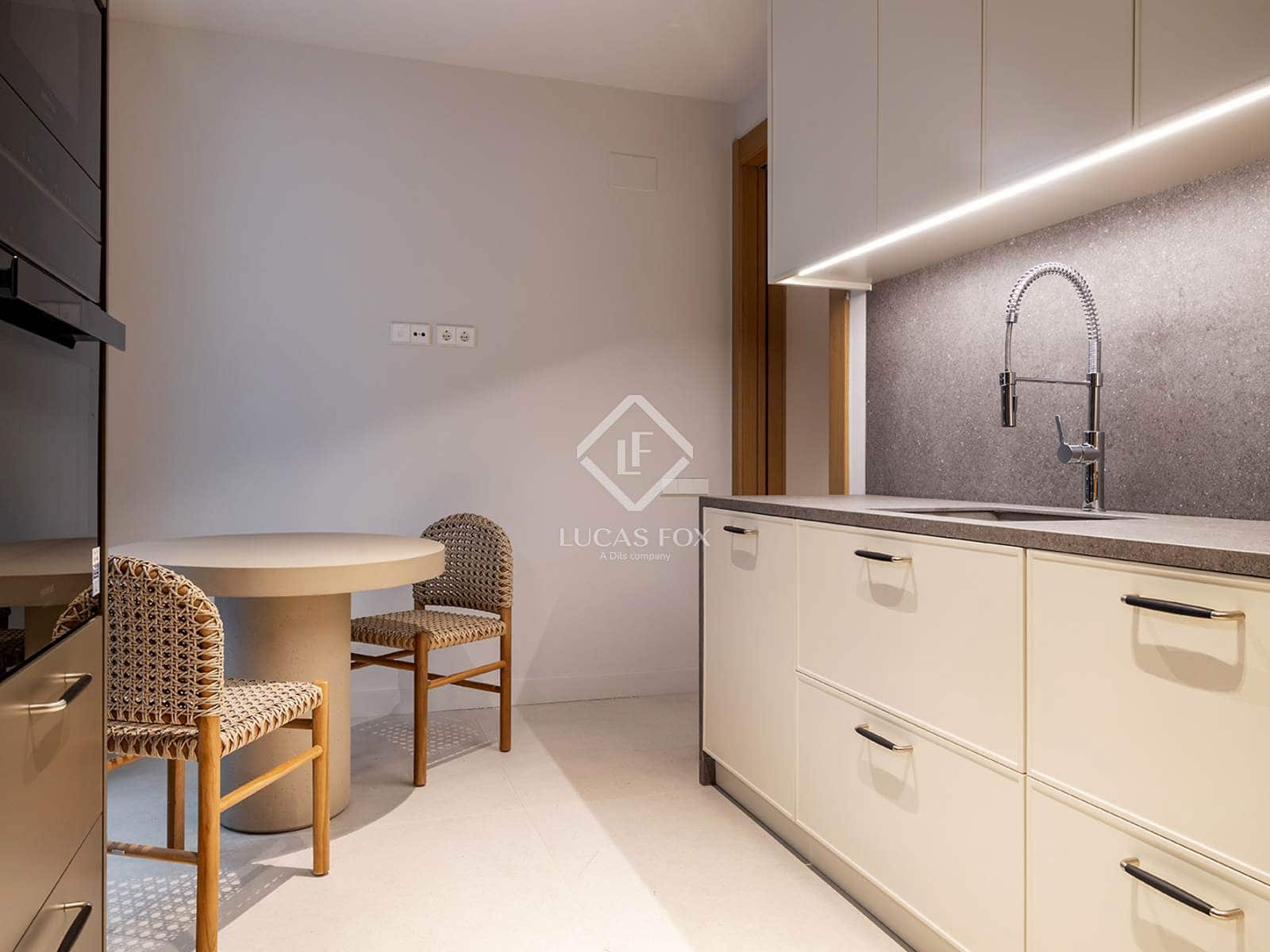 3 soveværelse Lejlighed til leje i Barcelona by med swimmingpool garage - € 4.500 (Ref: 9160518)