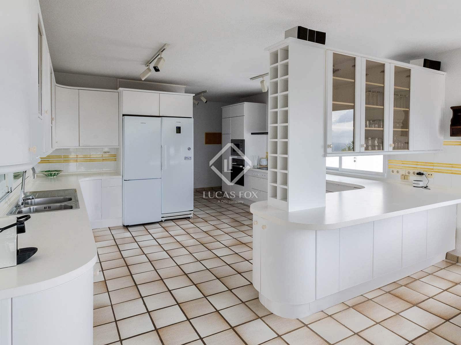 7 bedroom Villa for sale in Altea with pool garage - € 2,100,000 (Ref: 9160656)