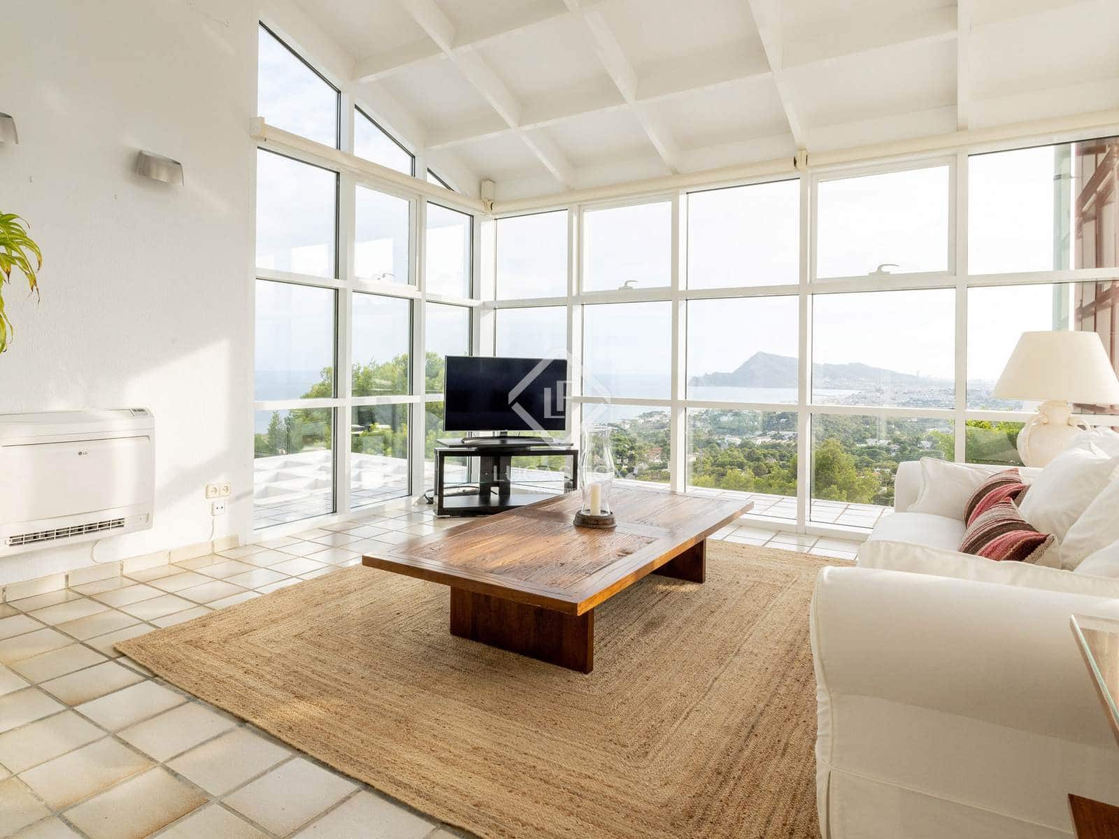 7 bedroom Villa for sale in Altea with pool garage - € 2,100,000 (Ref: 9160656)