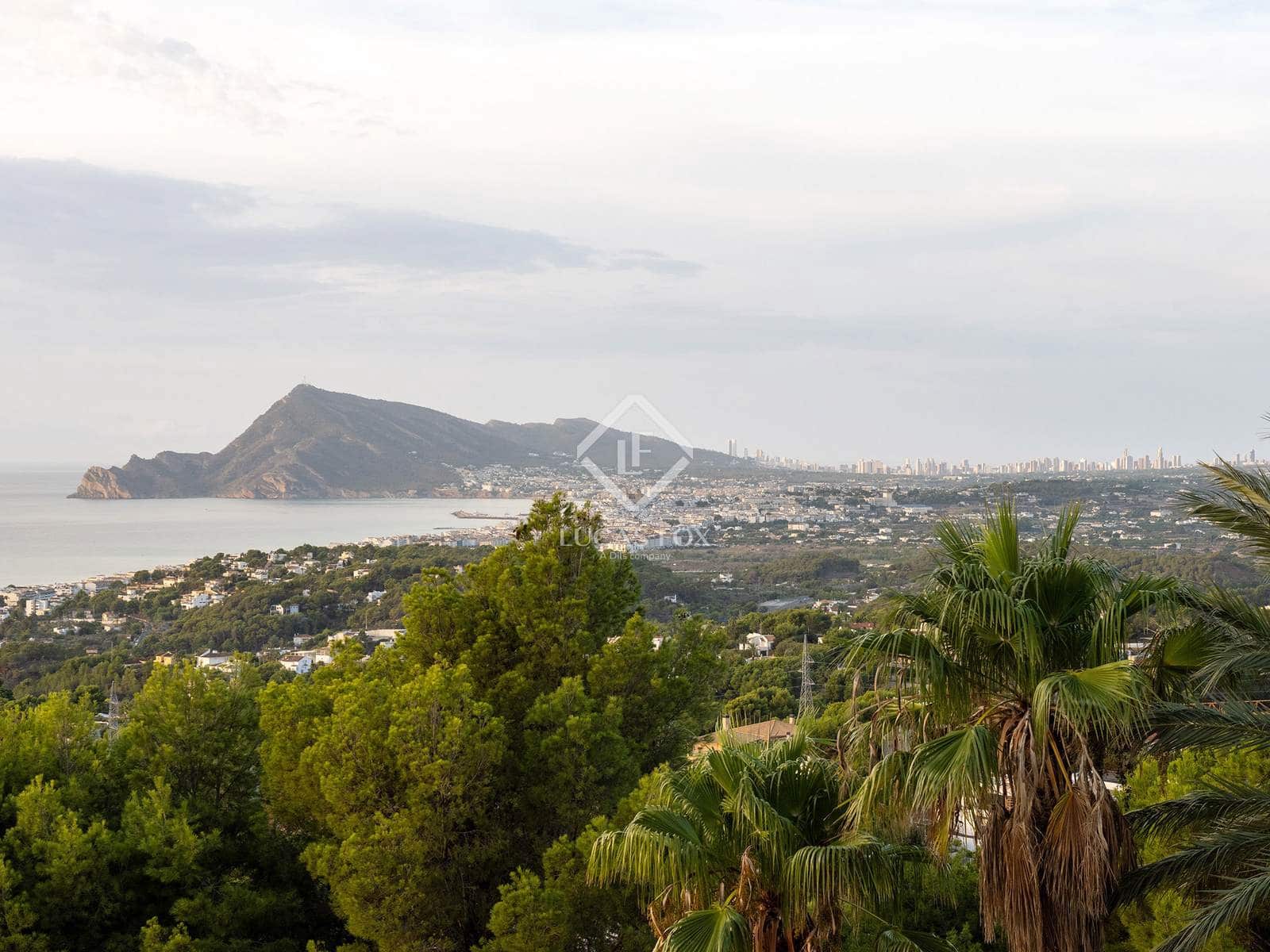 7 bedroom Villa for sale in Altea with pool garage - € 2,100,000 (Ref: 9160656)