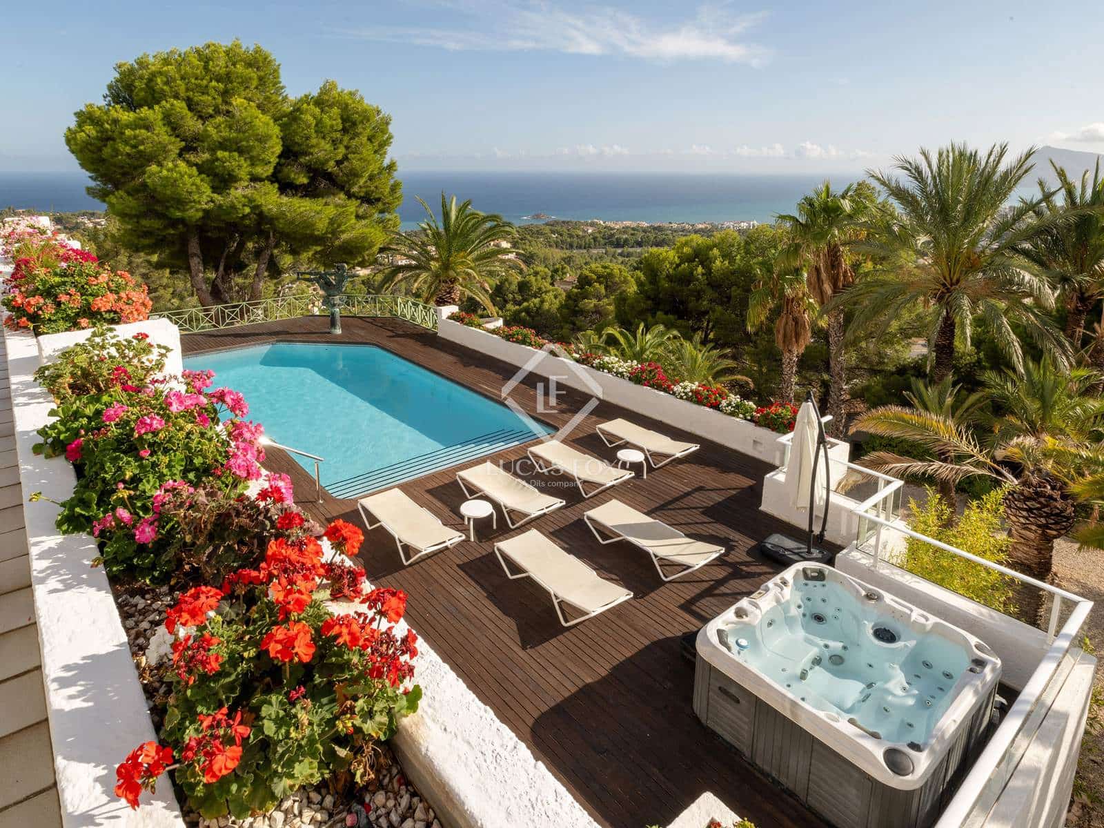 7 bedroom Villa for sale in Altea with pool garage - € 2,100,000 (Ref: 9160656)