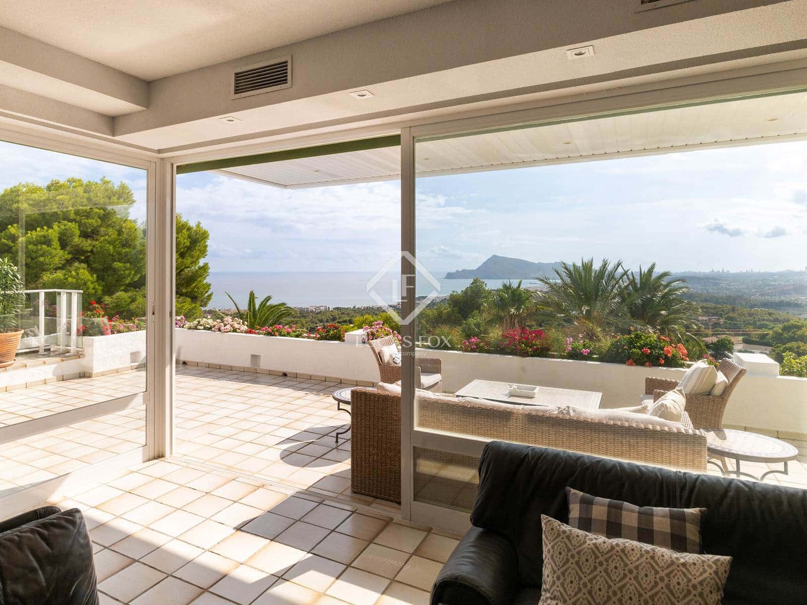 7 bedroom Villa for sale in Altea with pool garage - € 2,100,000 (Ref: 9160656)