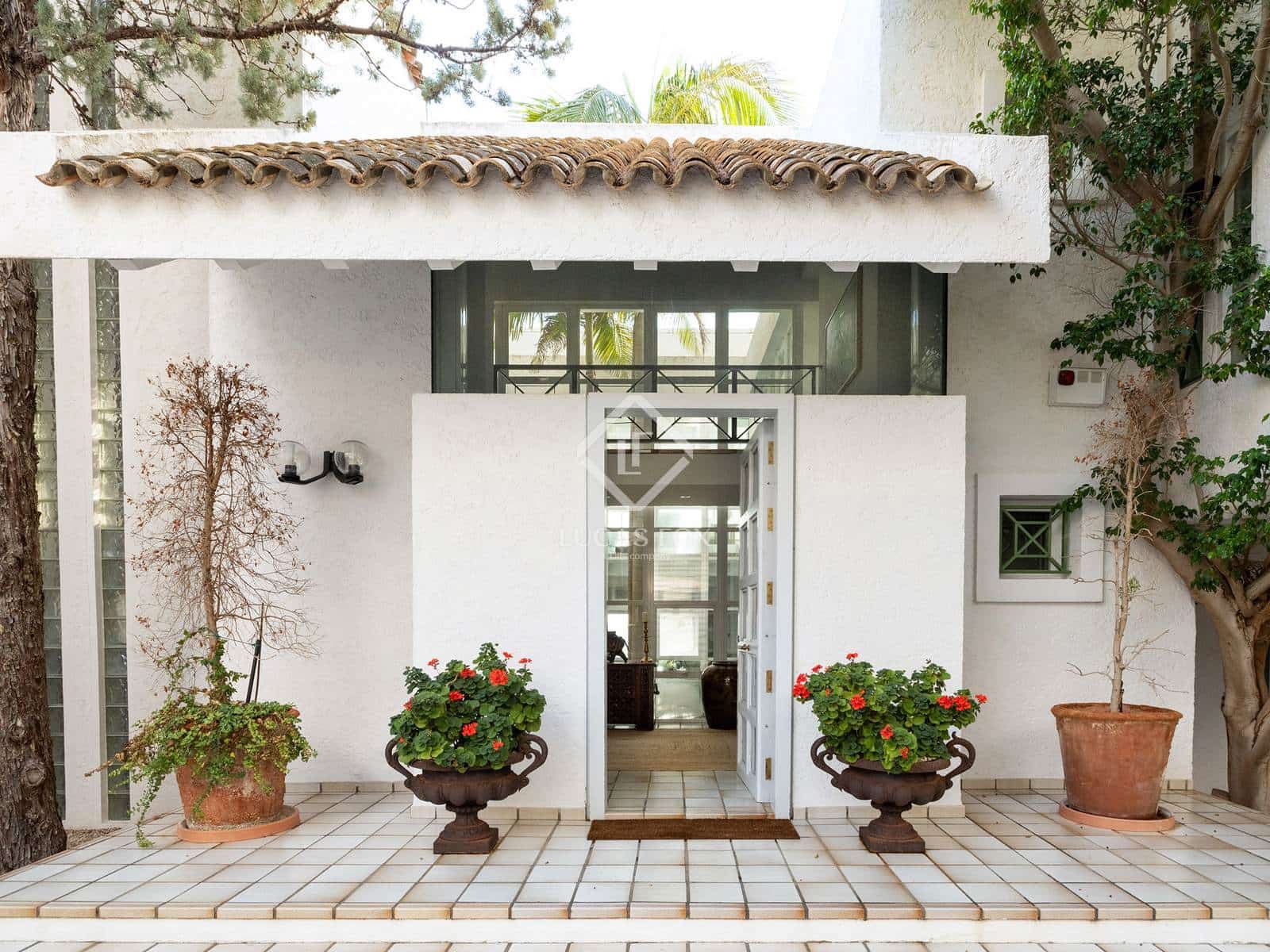 7 bedroom Villa for sale in Altea with pool garage - € 2,100,000 (Ref: 9160656)