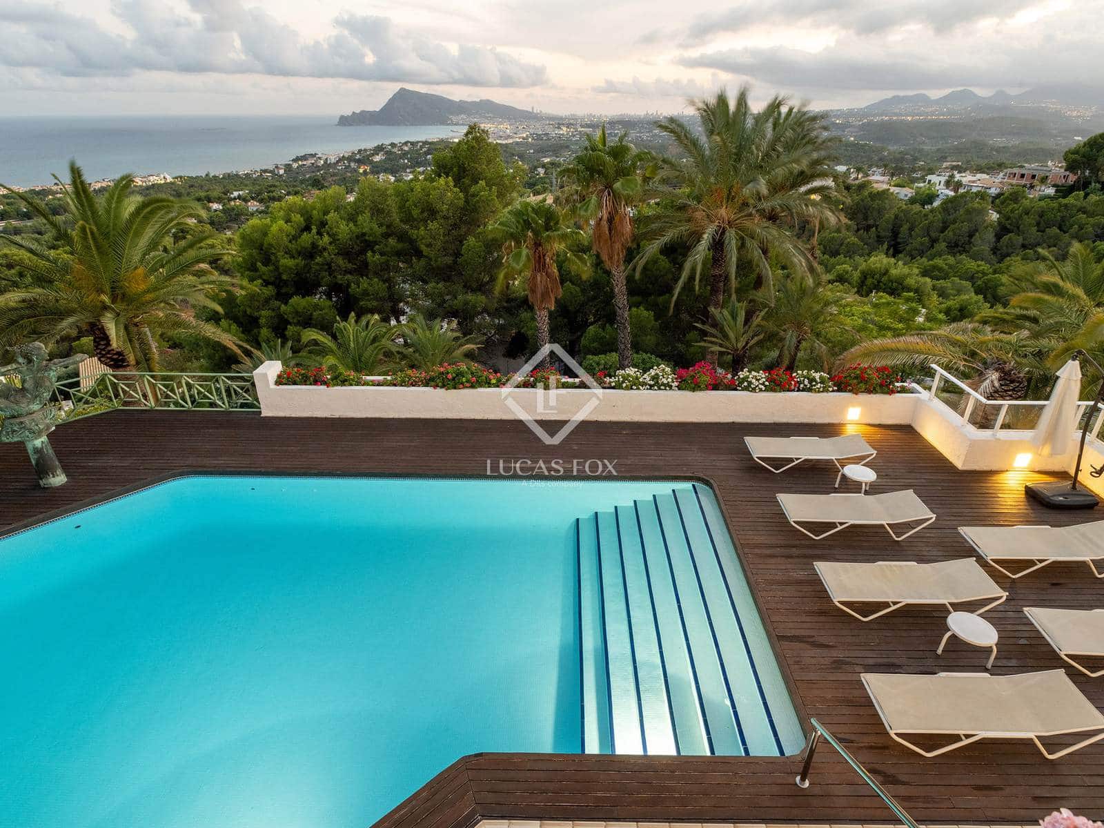 7 bedroom Villa for sale in Altea with pool garage - € 2,100,000 (Ref: 9160656)