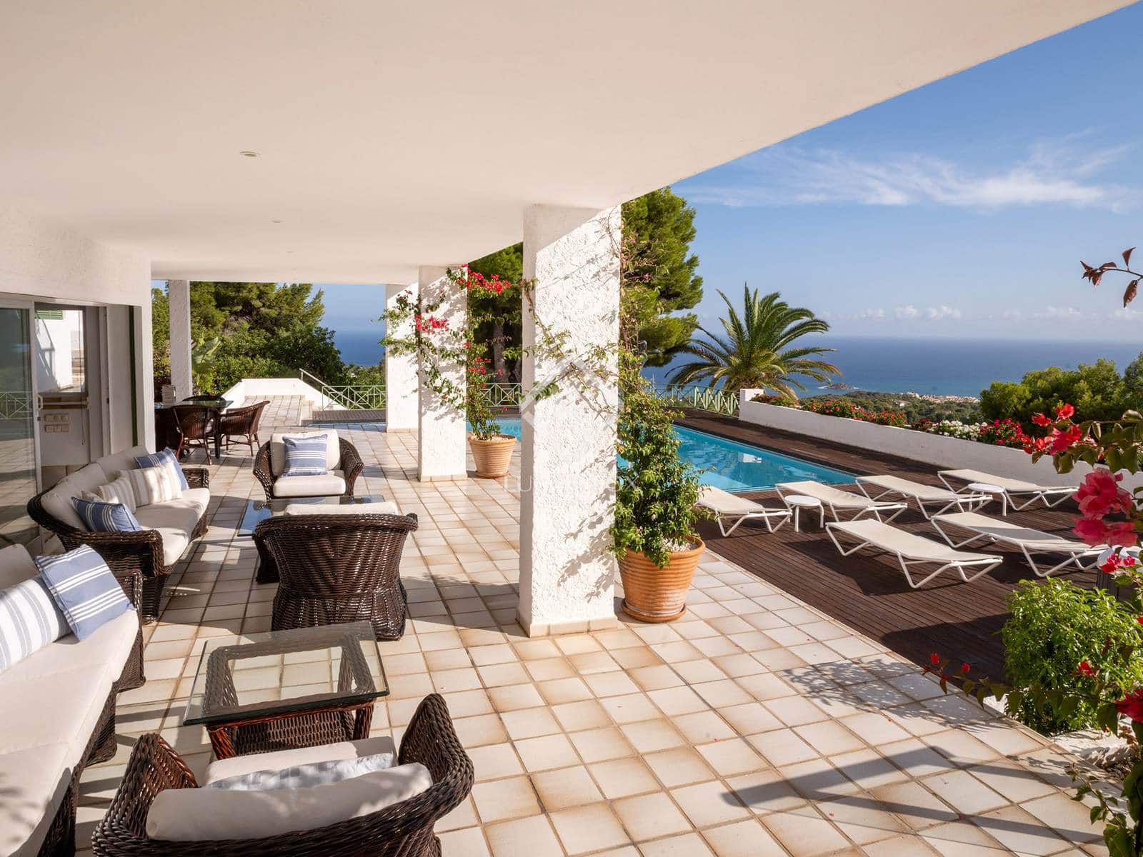 7 bedroom Villa for sale in Altea with pool garage - € 2,100,000 (Ref: 9160656)