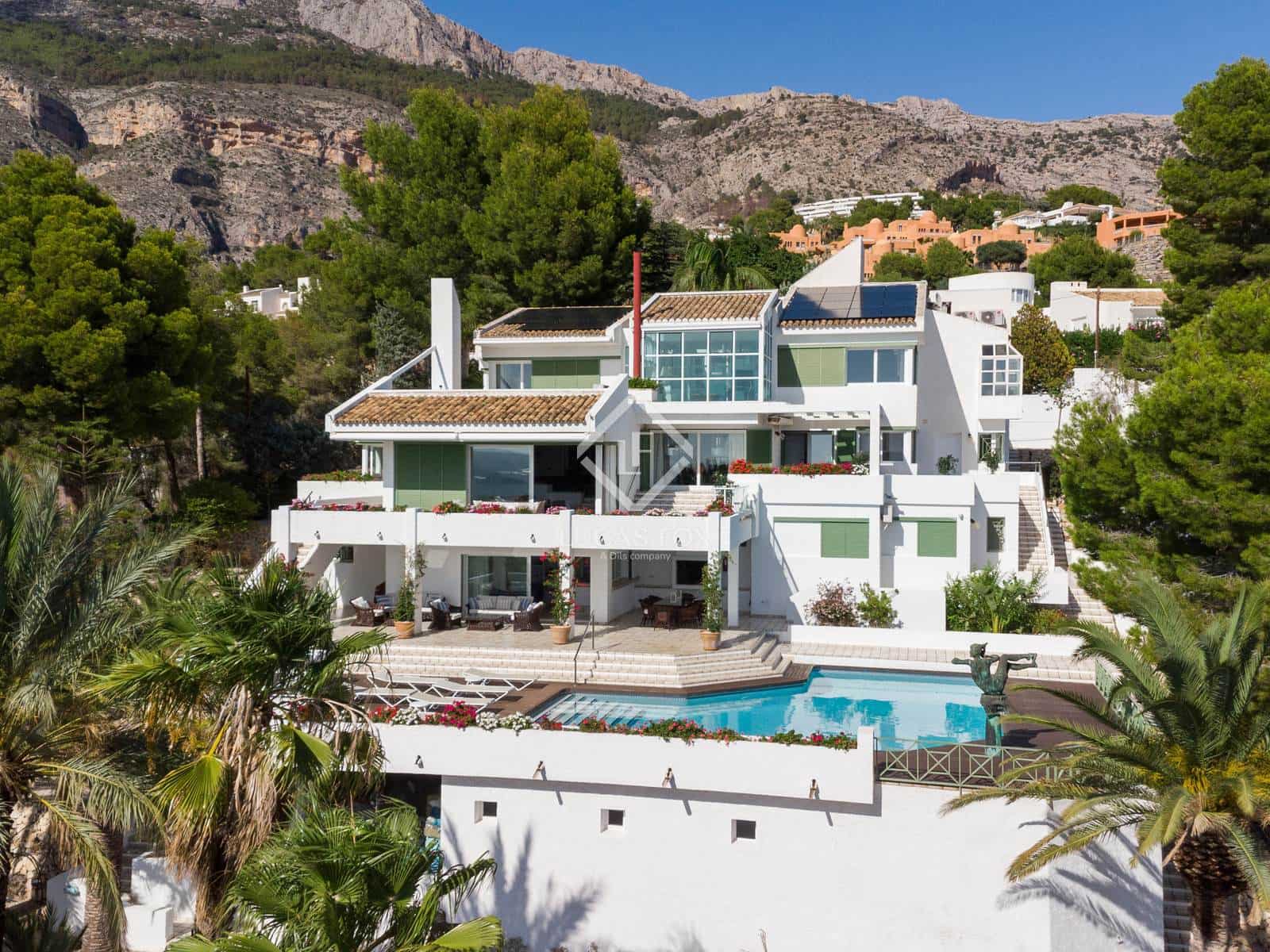 7 bedroom Villa for sale in Altea with pool garage - € 2,100,000 (Ref: 9160656)