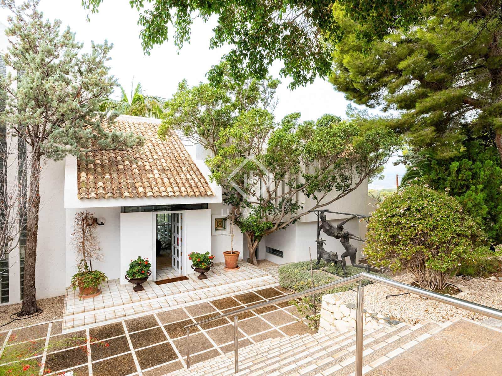 7 bedroom Villa for sale in Altea with pool garage - € 2,100,000 (Ref: 9160656)