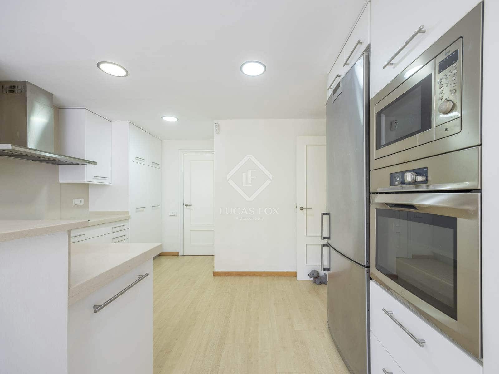 5 sypialnia Willa do wynajęcia w Rocafort z basenem garażem - 2 900 € (Ref: 9162754)
