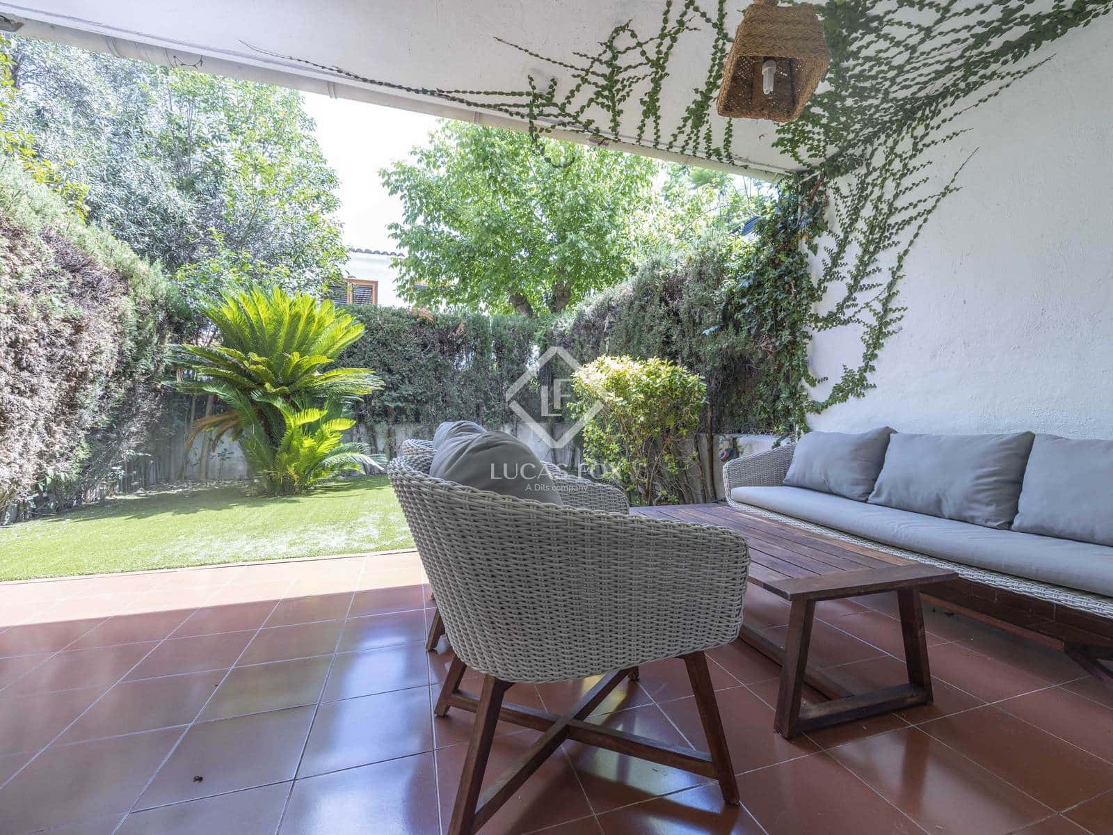 5 sypialnia Willa do wynajęcia w Rocafort z basenem garażem - 2 900 € (Ref: 9162754)