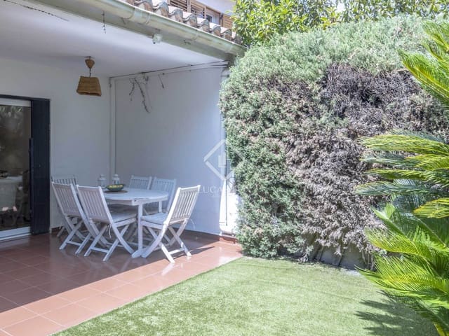 5 sypialnia Willa do wynajęcia w Rocafort z basenem garażem - 2 900 € (Ref: 9162754)