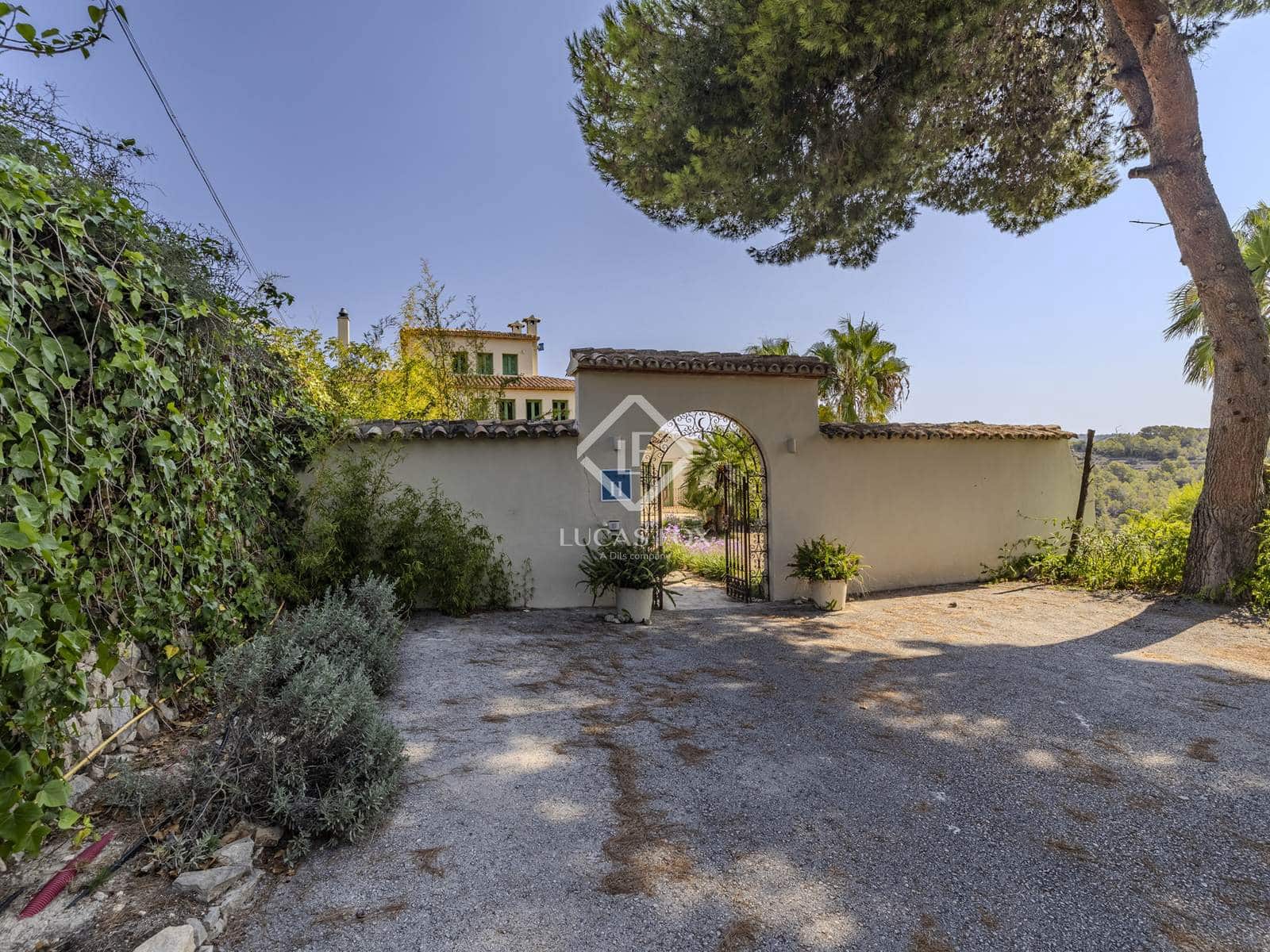 6 makuuhuone Huvila myytävänä paikassa Benissa mukana uima-altaan 
autotalli - 1 675 000 € (Ref: 9162943)