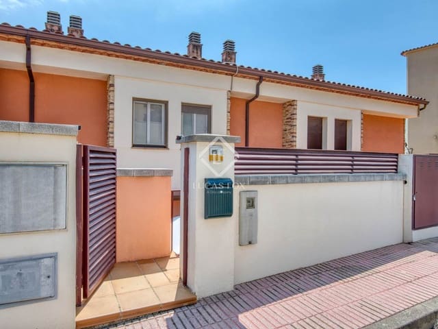 4 bedroom Villa for sale in Sant Feliu de Guíxols with garage - € 674,000 (Ref: 9162945)