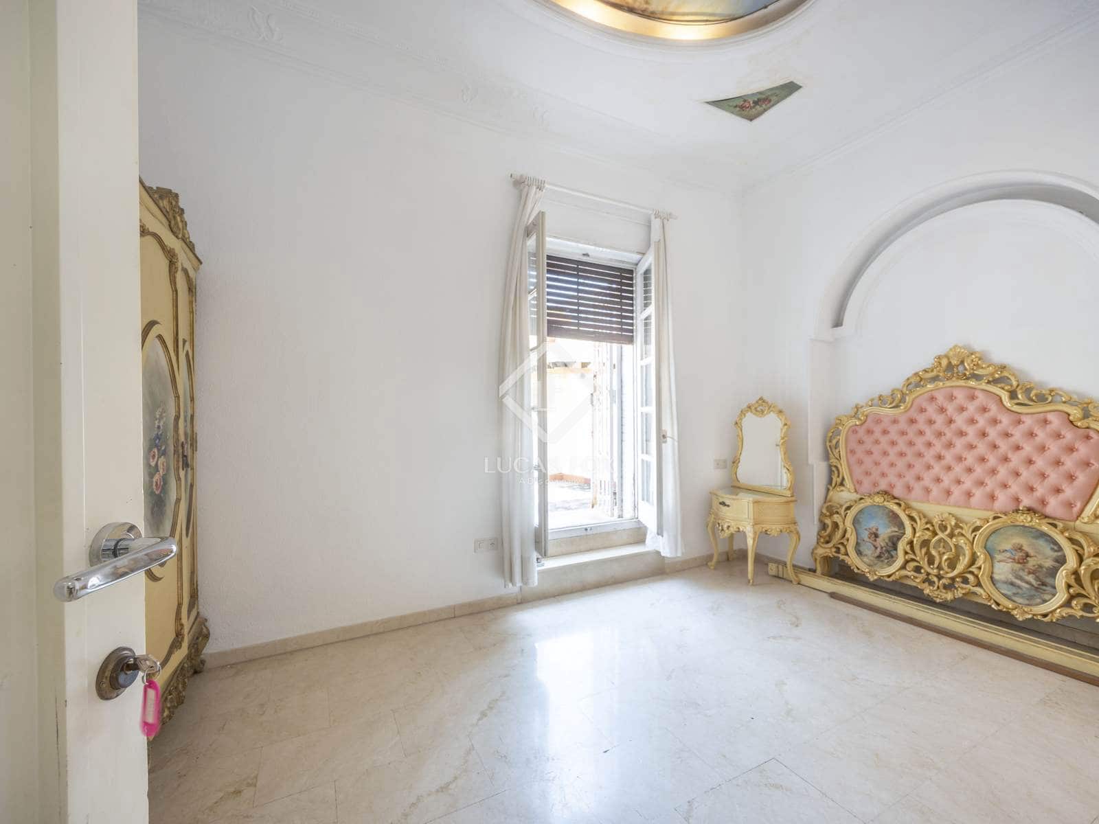 5 bedroom Villa for sale in Valencia city with garage - € 2,200,000 (Ref: 9164465)