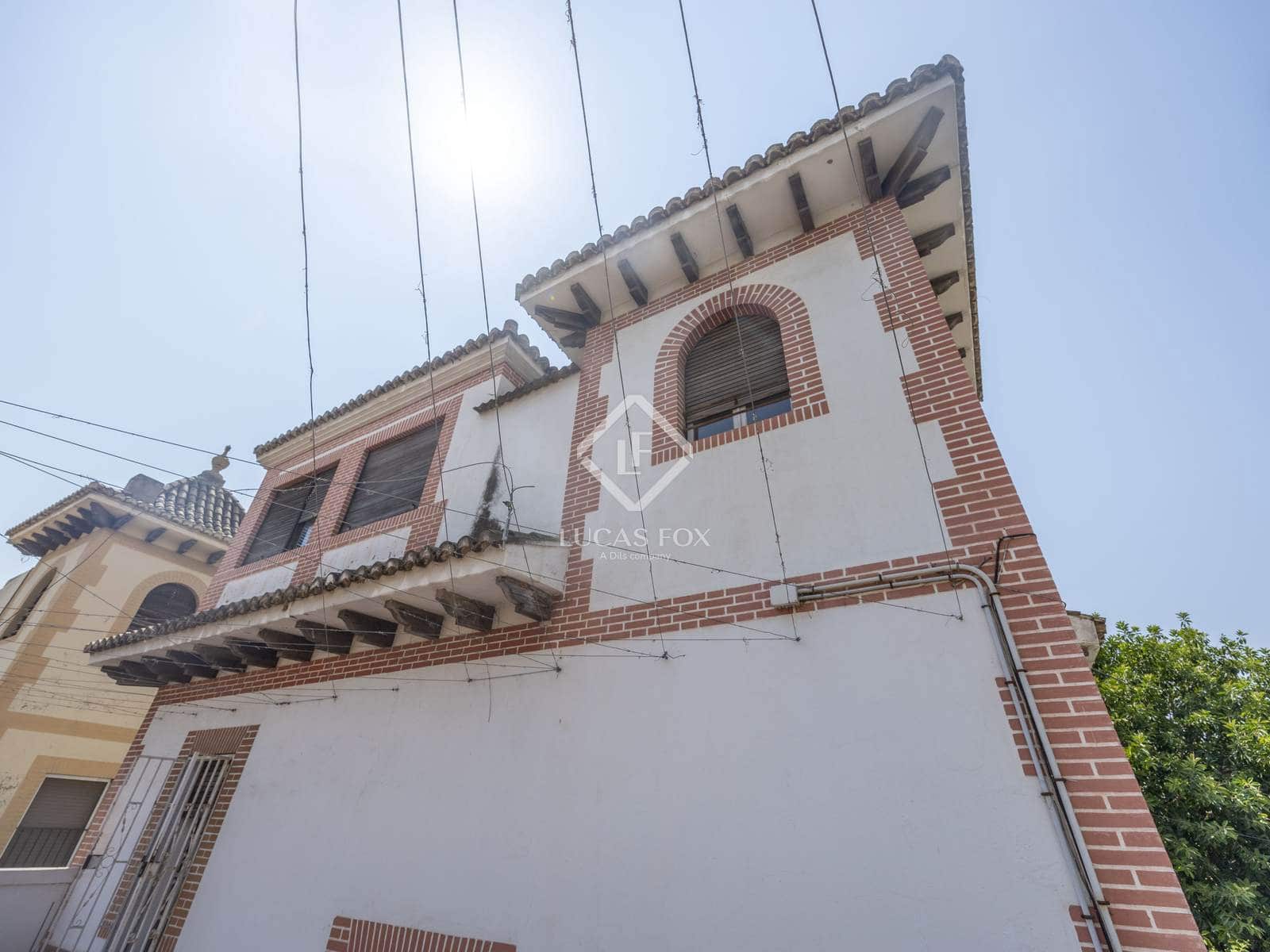 5 bedroom Villa for sale in Valencia city with garage - € 2,200,000 (Ref: 9164465)