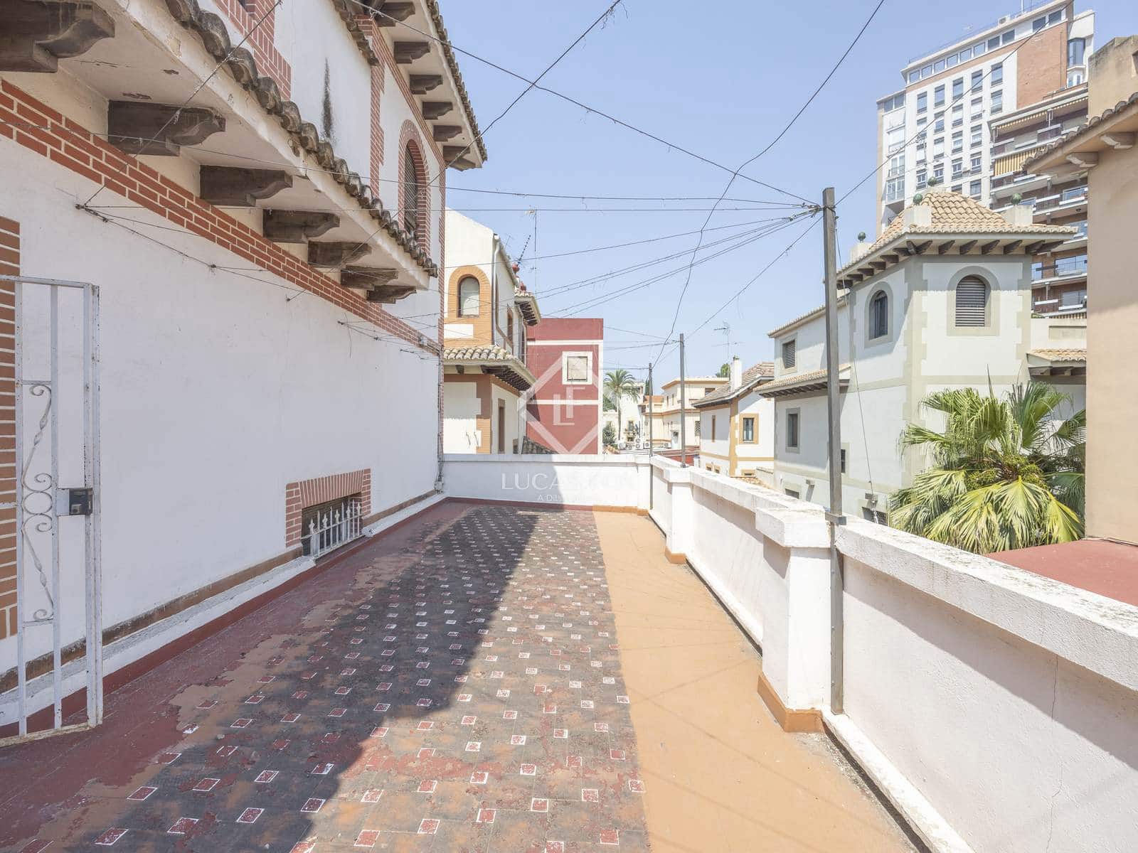 5 bedroom Villa for sale in Valencia city with garage - € 2,200,000 (Ref: 9164465)