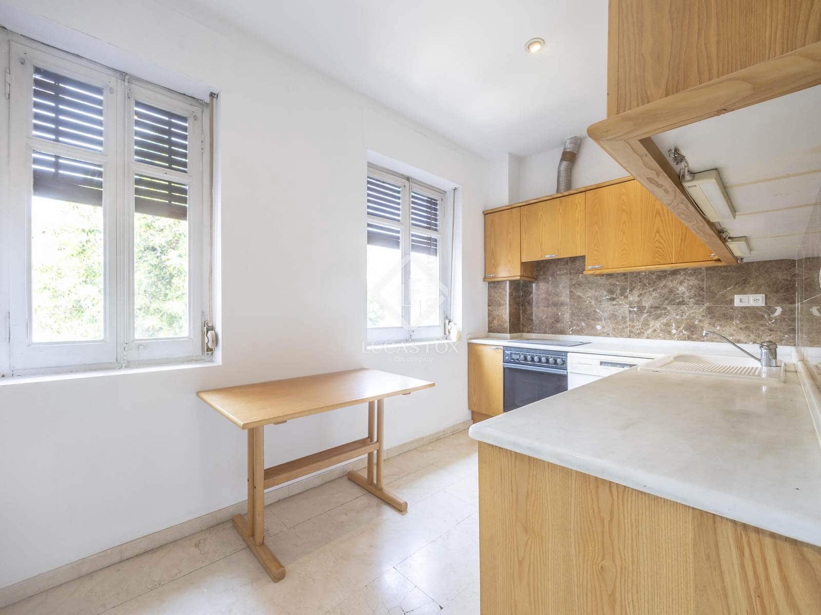 5 bedroom Villa for sale in Valencia city with garage - € 2,200,000 (Ref: 9164465)