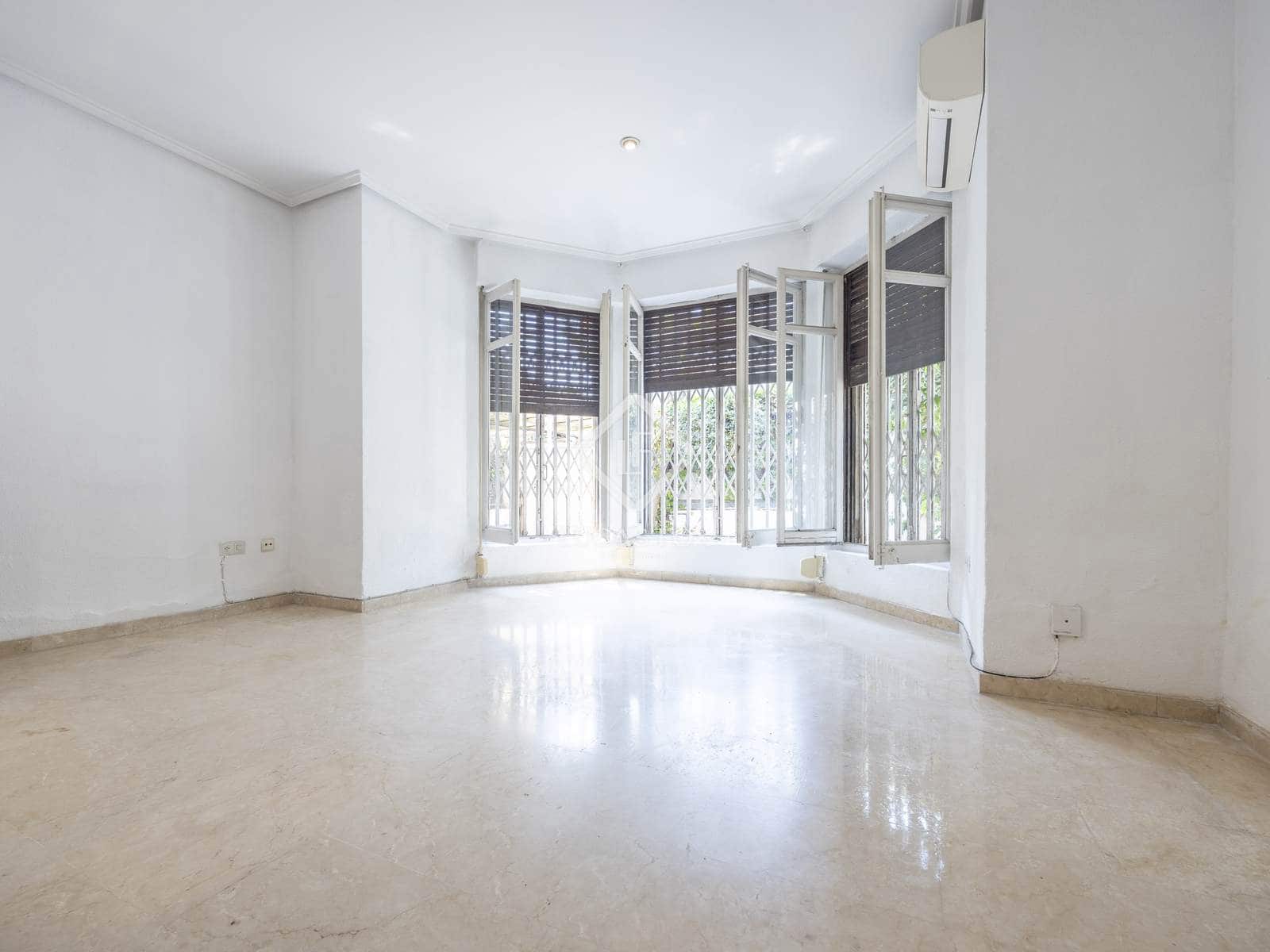 5 bedroom Villa for sale in Valencia city with garage - € 2,200,000 (Ref: 9164465)