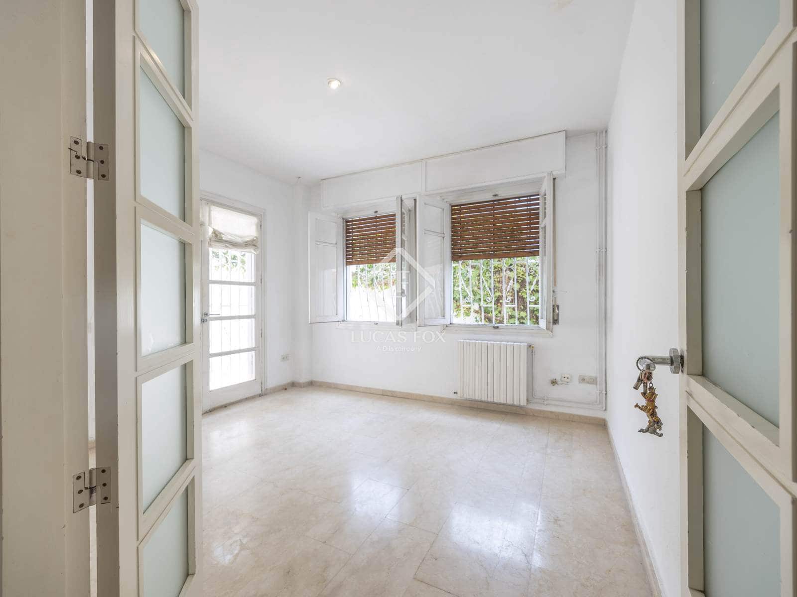 5 bedroom Villa for sale in Valencia city with garage - € 2,200,000 (Ref: 9164465)