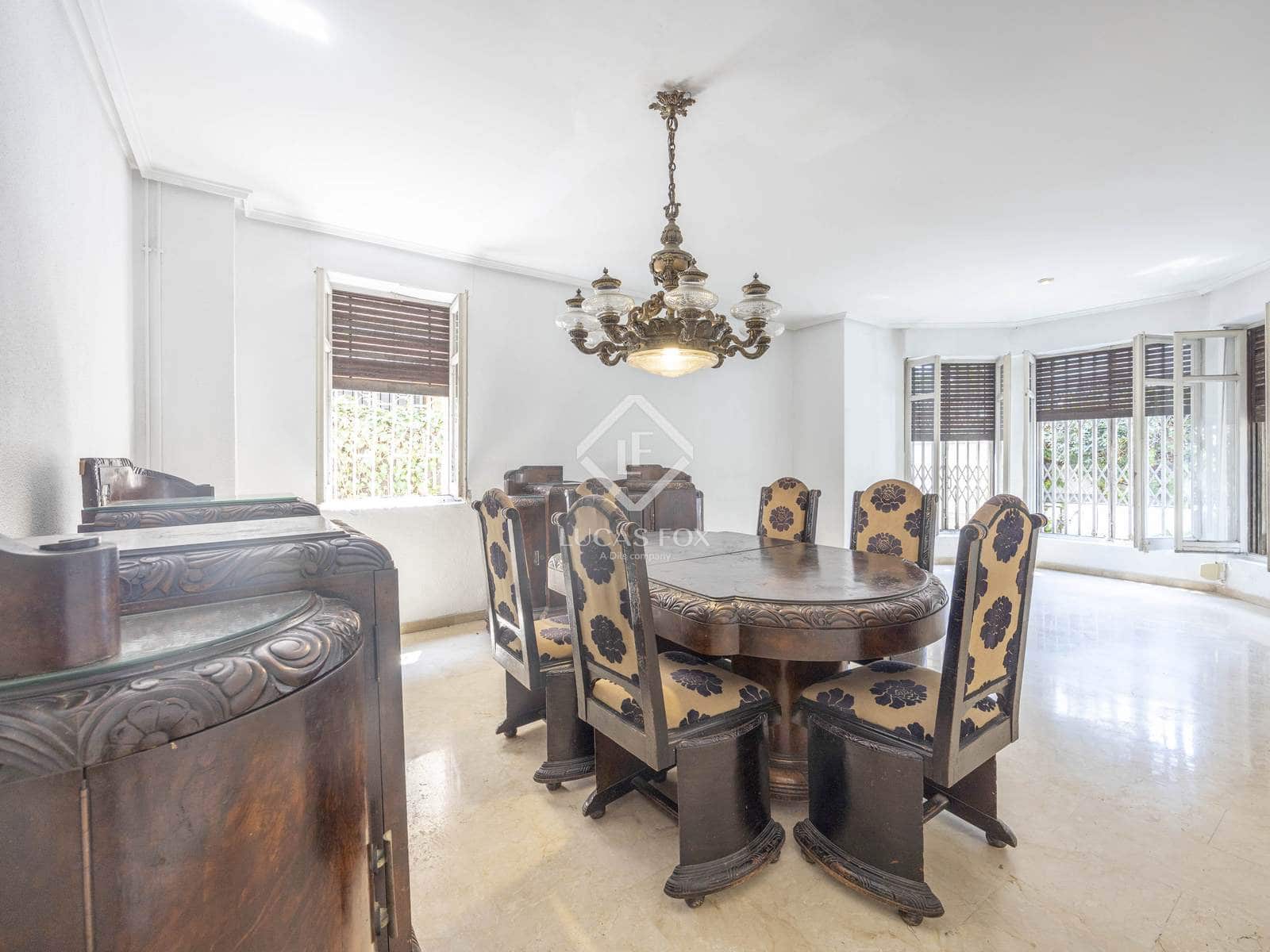 5 bedroom Villa for sale in Valencia city with garage - € 2,200,000 (Ref: 9164465)