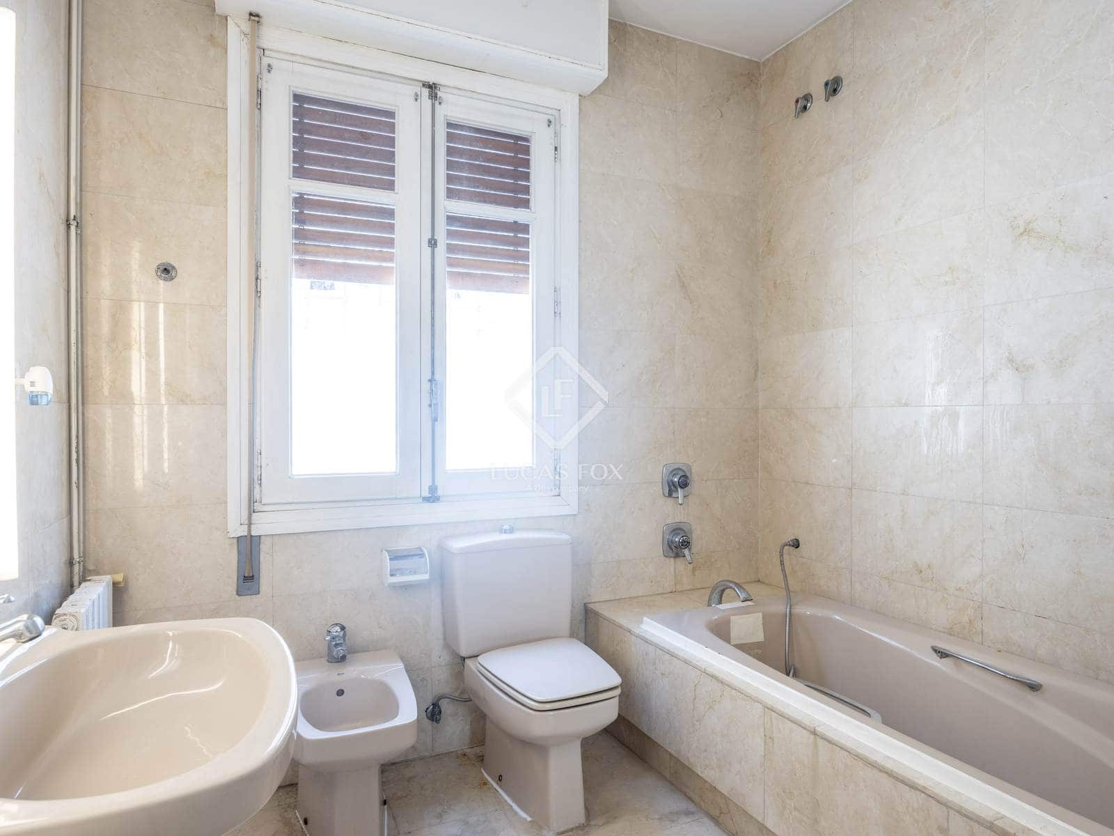 5 bedroom Villa for sale in Valencia city with garage - € 2,200,000 (Ref: 9164465)