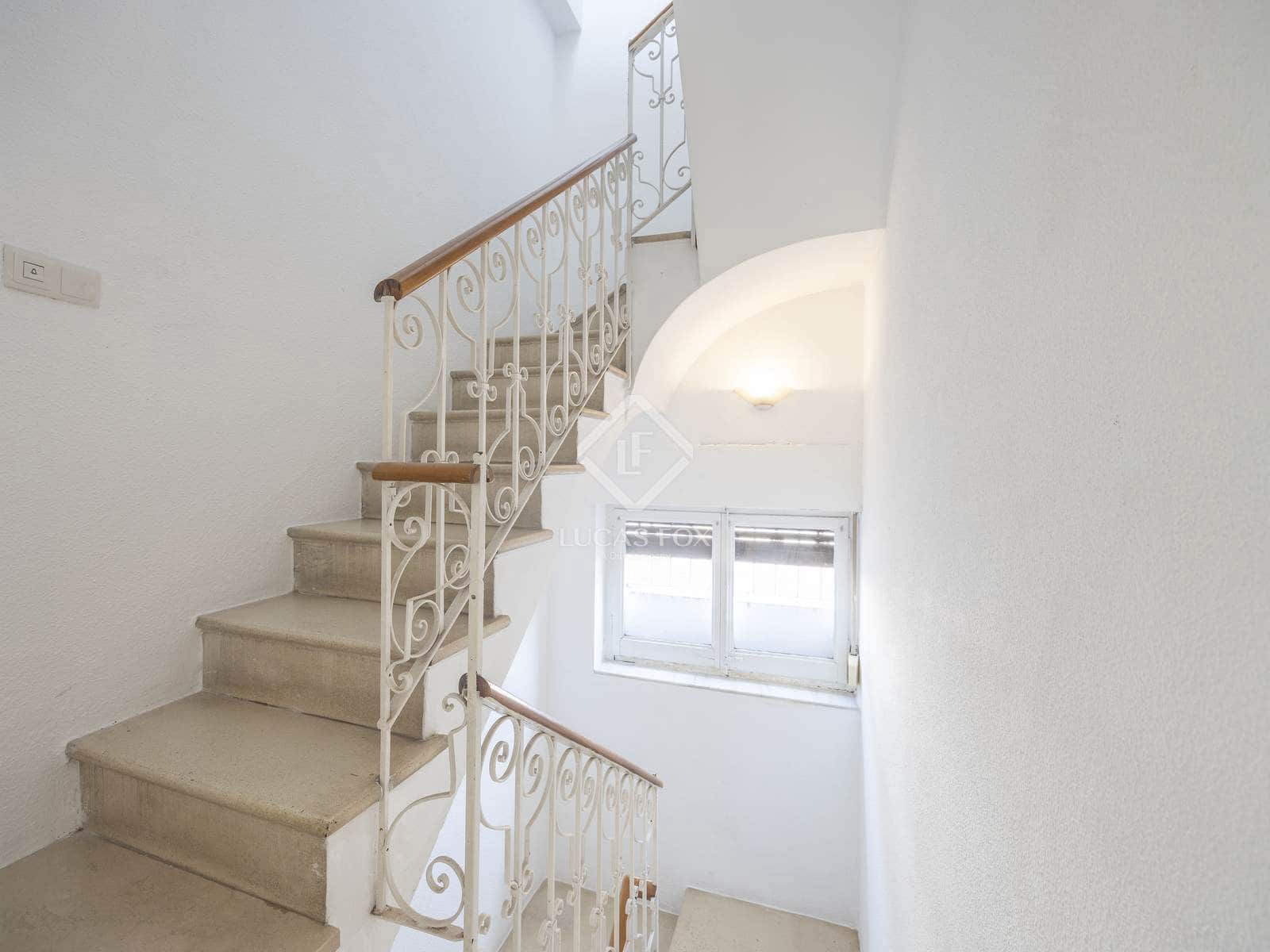 5 bedroom Villa for sale in Valencia city with garage - € 2,200,000 (Ref: 9164465)